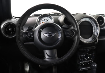Подержанный автомобиль MINI Countryman 2011 года (18 фото)