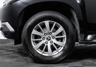 Подержанный автомобиль Mitsubishi Pajero Sport 2018 года (25 фото)