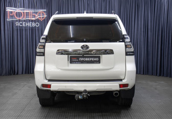 Подержанный автомобиль Toyota Land Cruiser Prado 2022 года (6 фото)