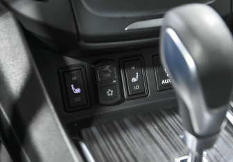 Подержанный автомобиль DongFeng AX7 2019 года (10 фото)