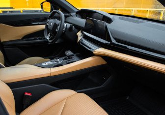 Подержанный автомобиль Changan UNI-V 2022 года (9 фото)