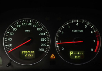 Подержанный автомобиль Volvo S60 2007 года (16 фото)