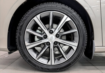 Подержанный автомобиль Geely Emgrand 2023 года (19 фото)