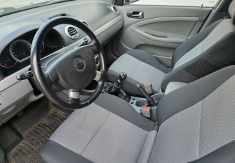 Подержанный автомобиль Chevrolet Lacetti Wagon 2012 года (9 фото)