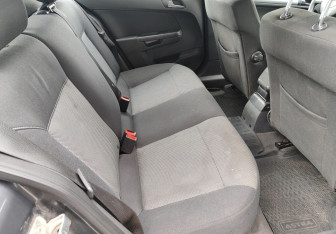 Подержанный автомобиль Opel Astra Hatchback 2012 года (11 фото)
