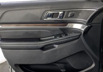 Подержанный автомобиль Ford Explorer 2018 года (18 фото)