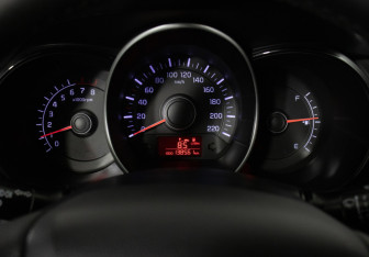 Подержанный автомобиль Kia Rio Hatchback 2013 года (12 фото)