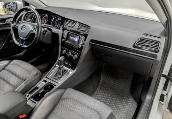 Подержанный автомобиль Volkswagen Golf Hatchback 2014 года (11 фото)