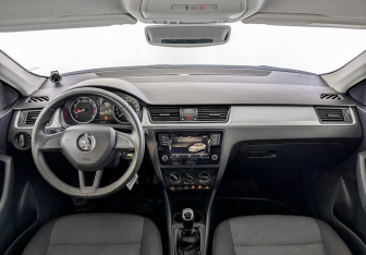 Подержанный автомобиль Skoda Rapid Liftback 2019 года (14 фото)