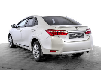 Подержанный автомобиль Toyota Corolla Sedan 2013 года (7 фото)