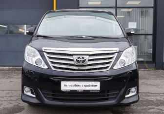 Подержанный автомобиль Toyota Alphard 2012 года (2 фото)