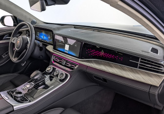 Подержанный автомобиль Hongqi H9 2021 года (13 фото)