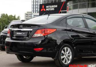 Подержанный автомобиль Hyundai Solaris Sedan 2012 года (15 фото)