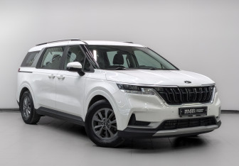 Подержанный автомобиль Kia Carnival 2021 года (3 фото)