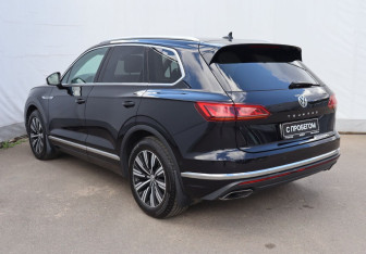 Подержанный автомобиль Volkswagen Touareg 2020 года (6 фото)