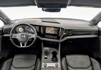 Подержанный автомобиль Volkswagen Touareg 2020 года (14 фото)