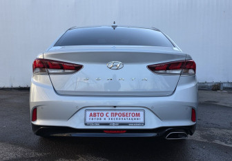 Подержанный автомобиль Hyundai Sonata 2019 года (6 фото)