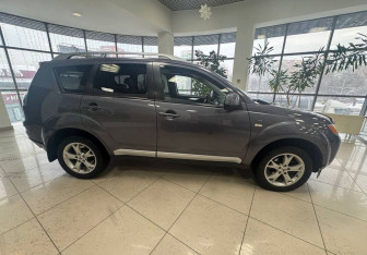 Подержанный автомобиль Mitsubishi Outlander 2007 года (4 фото)
