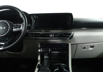 Подержанный автомобиль Kia K5 2022 года (14 фото)