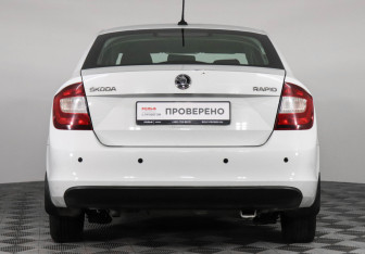 Подержанный автомобиль Skoda Rapid Liftback 2017 года (6 фото)