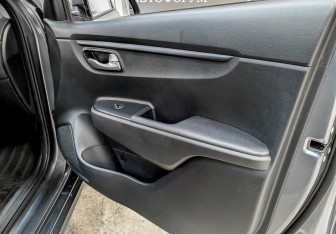 Подержанный автомобиль Kia Rio Hatchback 2019 года (23 фото)