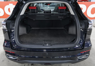 Подержанный автомобиль Changan UNI-S 2024 года (9 фото)