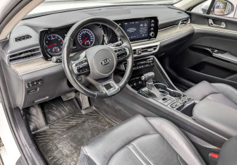 Подержанный автомобиль Kia K5 2021 года (16 фото)