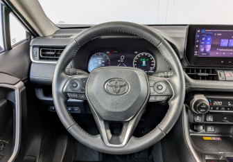 Подержанный автомобиль Toyota RAV4 2024 года (22 фото)