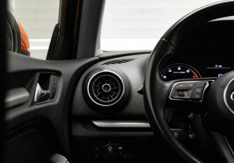 Подержанный автомобиль Audi A3 Sedan 2017 года (13 фото)