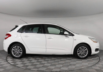 Подержанный автомобиль Citroen C4 Hatchback 2011 года (4 фото)