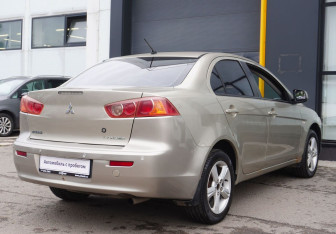 Подержанный автомобиль Mitsubishi Lancer Sedan 2008 года (5 фото)