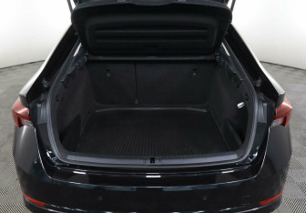 Подержанный автомобиль Skoda Octavia Liftback 2021 года (16 фото)