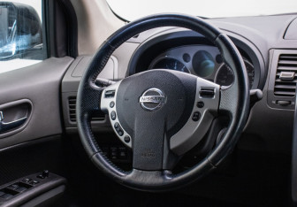 Подержанный автомобиль Nissan X-Trail 2008 года (15 фото)