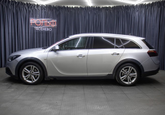 Подержанный автомобиль Opel Insignia Wagon 2014 года (8 фото)