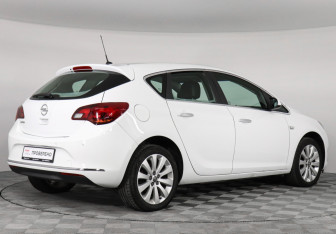Подержанный автомобиль Opel Astra Hatchback 2012 года (5 фото)