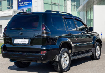 Подержанный автомобиль Toyota Land Cruiser Prado 2006 года (5 фото)