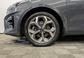 Подержанный автомобиль Kia Ceed Wagon 2019 года (18 фото)