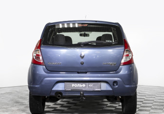 Подержанный автомобиль Renault Sandero 2011 года (6 фото)