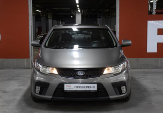 Подержанный автомобиль Kia Cerato Coupe 2012 года (2 фото)