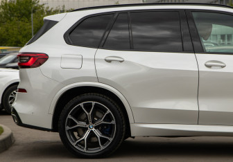 Подержанный автомобиль BMW X5 2019 года (32 фото)