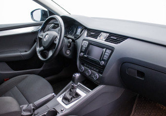 Подержанный автомобиль Skoda Octavia Liftback 2014 года (10 фото)