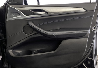 Подержанный автомобиль BMW X4 2020 года (25 фото)