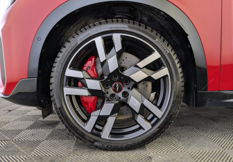 Подержанный автомобиль MINI Countryman 2024 года (14 фото)