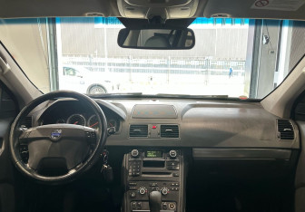 Подержанный автомобиль Volvo XC90 2010 года (15 фото)