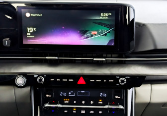 Подержанный автомобиль Kia Carnival 2022 года (15 фото)
