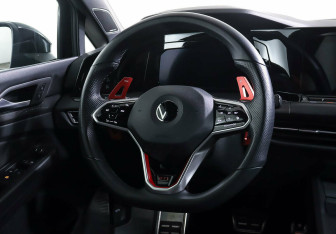 Подержанный автомобиль Volkswagen Golf GTI Hatchback 2021 года (12 фото)