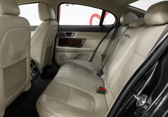 Подержанный автомобиль Jaguar XF Sedan 2013 года (10 фото)