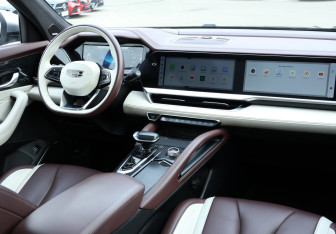 Подержанный автомобиль Geely Monjaro 2023 года (12 фото)