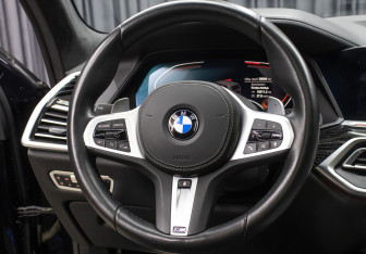 Подержанный автомобиль BMW X7 2020 года (19 фото)