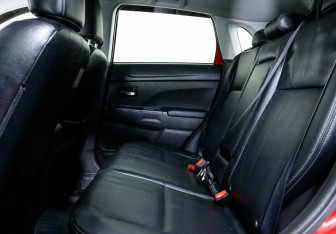 Подержанный автомобиль Mitsubishi ASX 2013 года (11 фото)